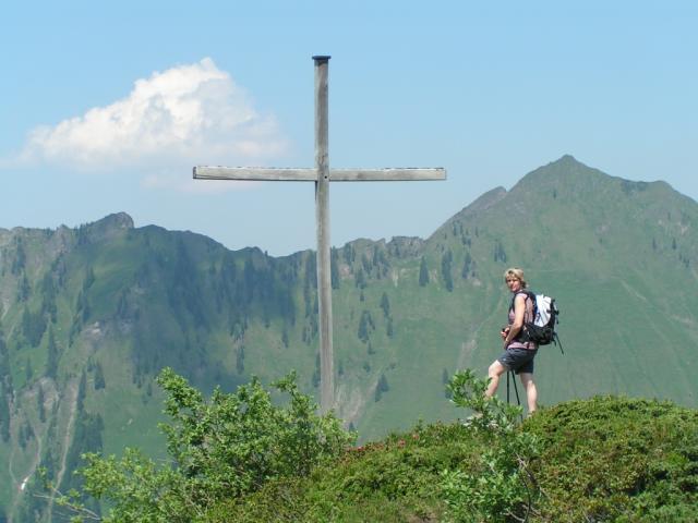 Mäusi im Hintergrund die Riemenstaldner Bergkette mit dem Sisiger Spitz