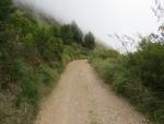 der gut angelegte Wanderweg führt uns alles der steilen Küste entlang und umgeht so die Hauptstrasse