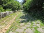 perfekt schlängelt sich die Via Appia durch diesen schmalen Passübergang