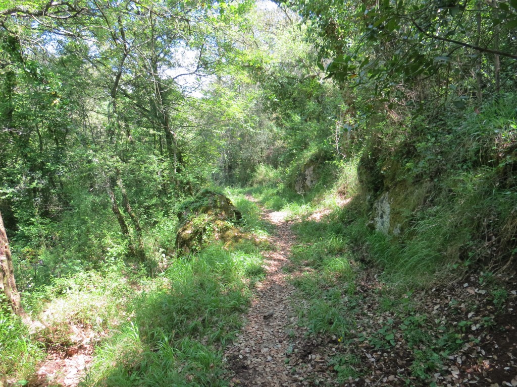 um die neue Via Appia auszuweichen führt der Weg einen Bogen durch und dadurch länger