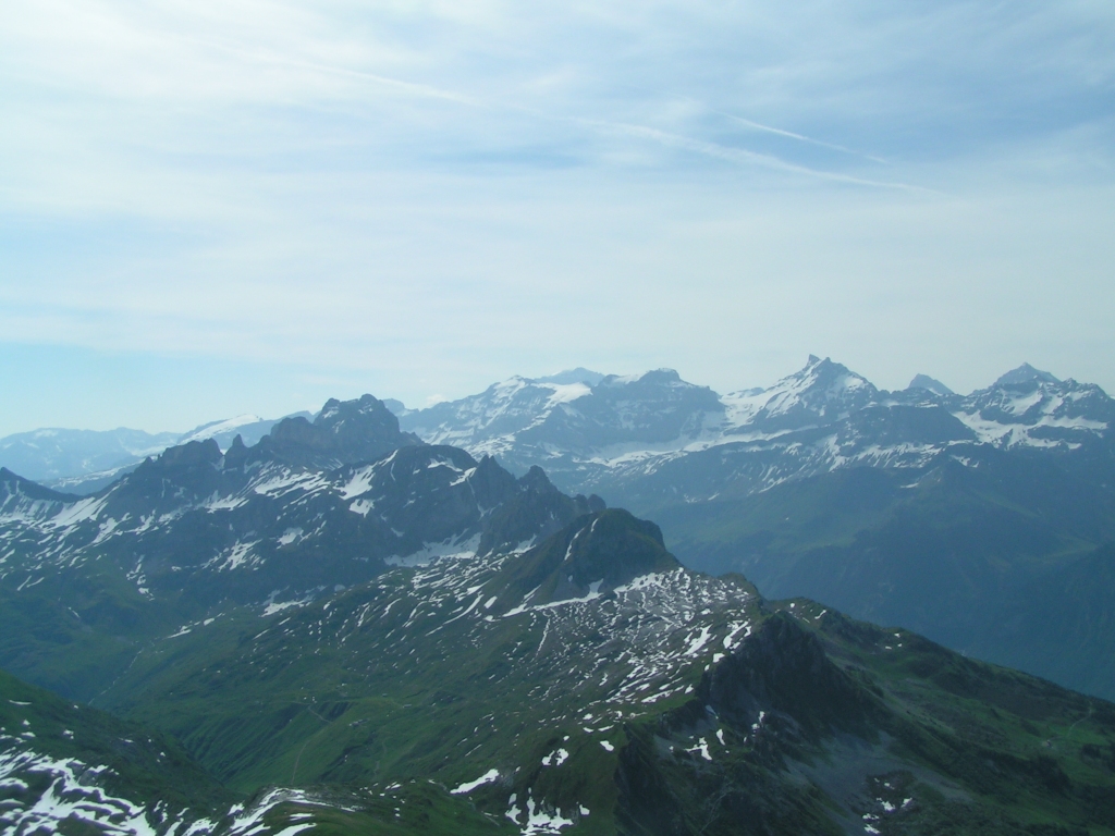 blick nach Chinzig Chulm, im Hintergrund Clariden und die Schärhörner