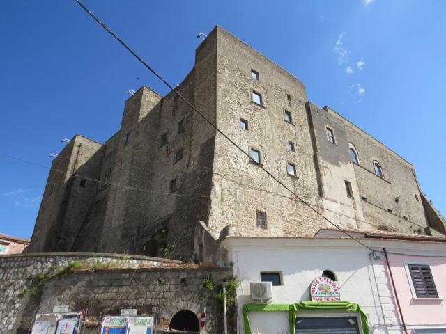 die herzogliche Burg 14. Jhr. von Sessa Aurunca, eine militärische Festung des ehemaligen Königreich Neapel