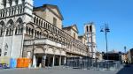 ...und stehen direkt vor der schönen romanisch-gotische Kathedrale San Giorgio 11.Jhr.