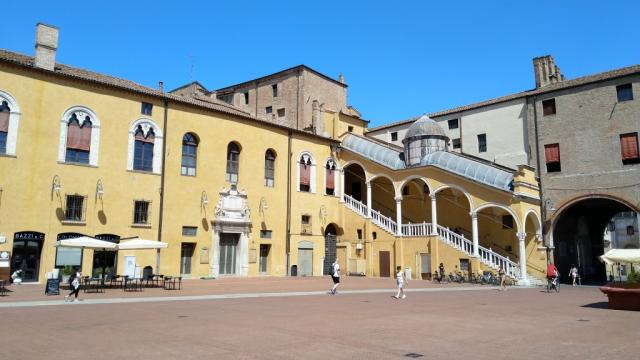 bei der Piazza del Municipio mit der bekannten Renaissance Treppe Scalone d'Onore 14.Jhr.