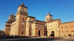 ...Castello Estense. Eine viertürmige Wasserburg der Familie d’Este 13.Jhr.