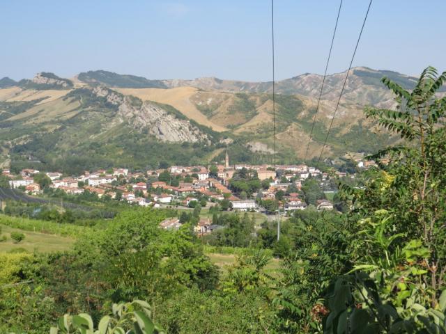 vom Dorfplatz aus, hat man eine schöne Aussicht auf Borgo Tossignano und auf den Weg vom Vortag