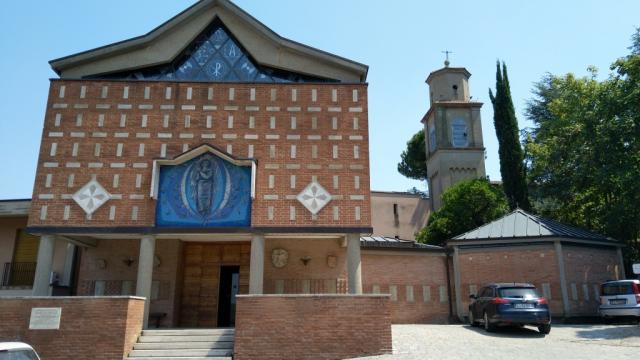 wir kehren zurück um zum Cammino einzubiegen, als wir die Kirche San Michele Arcangelo sehen