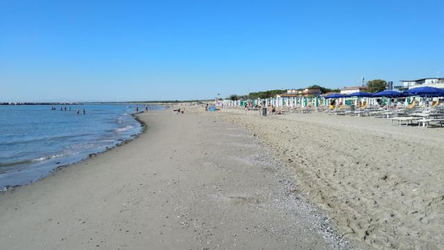 wir laufen am Strand entlang...