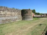 ...und erreichen die spätmittelalterliche von der Republik Venedig errichtete Festung Rocca Brancaleone 15.Jhr.