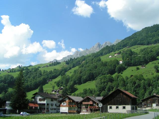 links unser Hotel in Unterschächen