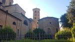 wir verlassen das Baptisterium und laufen zur Erzbischöfliche Kapelle & Baptisterium der Arianer UNESCO Nr.5 & 6
