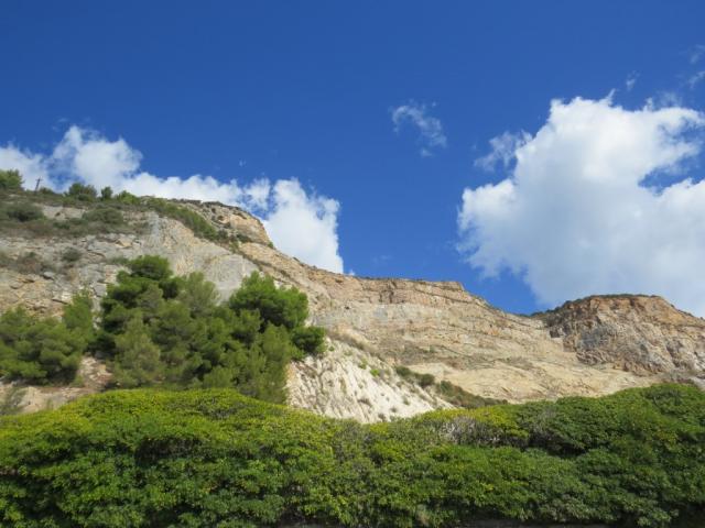 steil fallen die Berghänge des Monte Caprazoppa links von uns...