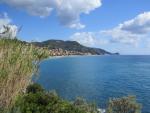 vor uns erkennen wir Finale Ligure