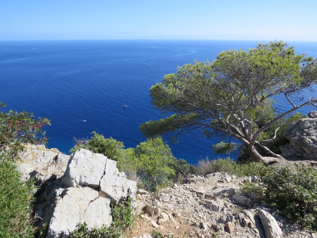 ...zur Klippe Monte Capo Noli