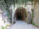 der Weg führt uns durch ehemalige Tunnels...