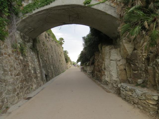 über die Strandpromenade "Lungomare Europa" werden wir nun nach Cogoleto laufen