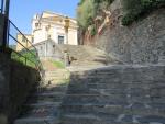...und steile Treppen aufwärts laufend, verlassen wir nach dem Mittagessen Arenzano