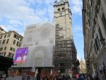 die Kathedrale San Lorenzo mit seiner Fassade aus schwarzen und weissen Carrara Marmor wurde 1118 eingeweiht