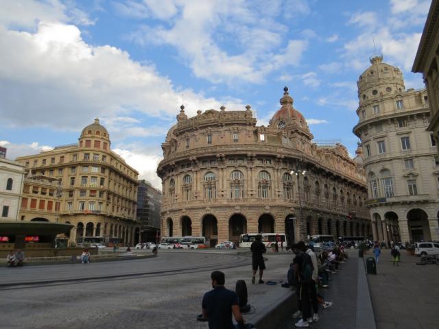 bei der Piazza Ferrari mit seinen prachtvollen Palazzi, suchen wir uns ein Restaurant für das Nachtessen