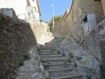 vom Strand aus, führt uns die Via della Costa über Treppen sehr steil wieder aufwärts