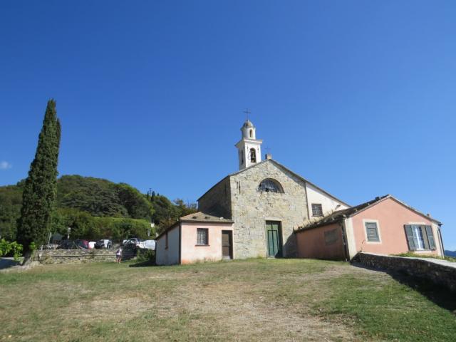 bei der kleinen kleinen Kirche Sant'Apollinare. Leider ist die Kirche geschlossen