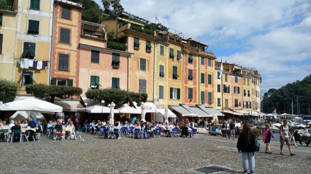 auf der Piazza Martiri reiht sich ein Restaurant dem anderen. Die meisten sind Touristenfallen