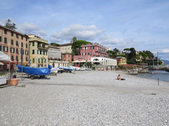 am Ende des Strandes von Santa Margherita Ligure...