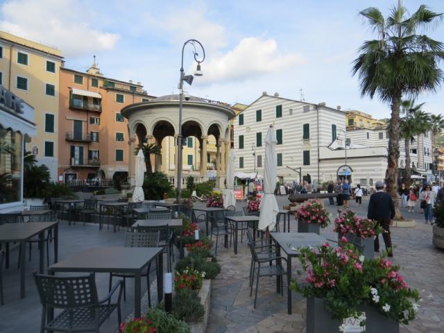 ...laufen wir in die Altstadt von Rapallo