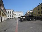 wir erreichen die wunderschöne Piazza delle Erbe...
