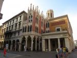 wir verlassen die Basilika und flanieren durch die schöne Altstadt von Padova