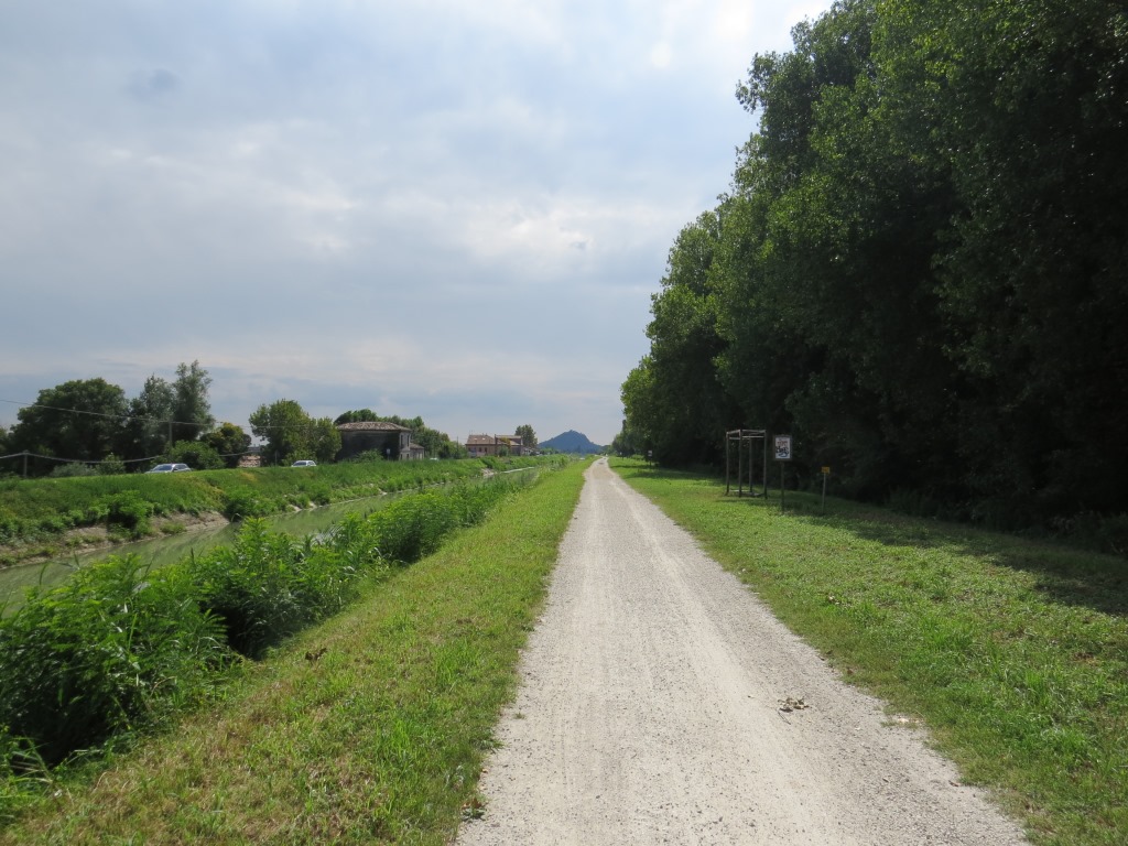 weiter am Canale Battaglia entlang führt uns der Wanderweg nun Richtung Monselice