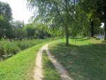 der Wanderweg führt uns so weg vom Strassenlärm und den grossen Verkehrsachsen...