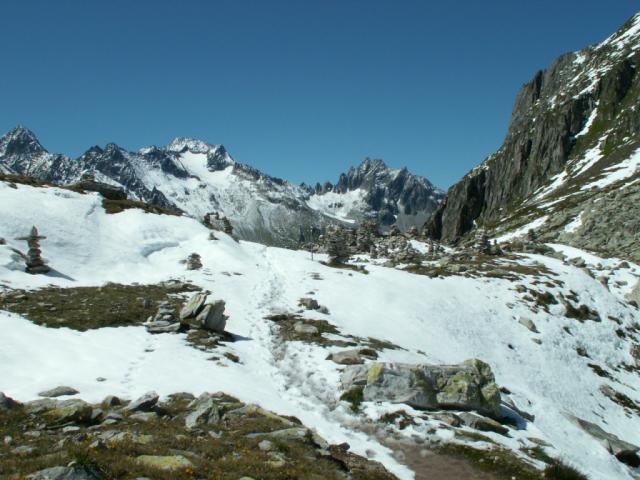 auf dem Pass überall Steinmändli