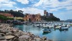 ...und laufen danach an der Strandpromenade entlang Richtung Lerici