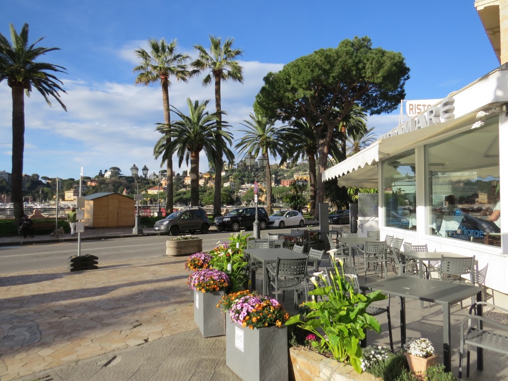 wir erreichen die schöne Strandpromenade von Rapallo