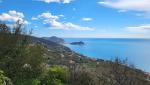 was für eine Aussicht. Am Horizont erkennen wir Sestri Levante unser Tagesziel