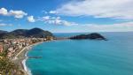 links von uns Sestri Levante mit der Baia delle Favole (Märchenburcht)