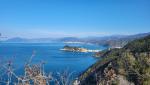 rechts von uns Sestri Levante und ganz weit weg am Horizont Rapallo