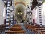 wieder kommt uns die Kirche in Mogno in den Sinn, das vom Architekt Mario Botta erbaut wurde