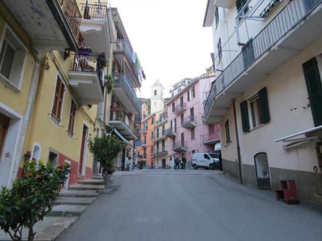 in Manarola angekommen geht es der Hauptstrasse...