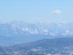 während dem Wandern geniessen wir die schöne Aussicht auf die weissen Berge (Marmorabbau) von Massa Carrara