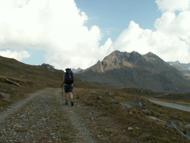 Mäusi marschiert Richtung Maighels Hütte