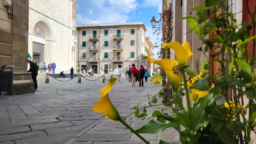 für uns endet hier die Via della Costa. Sie biegt hier in die Via Francigena hinein