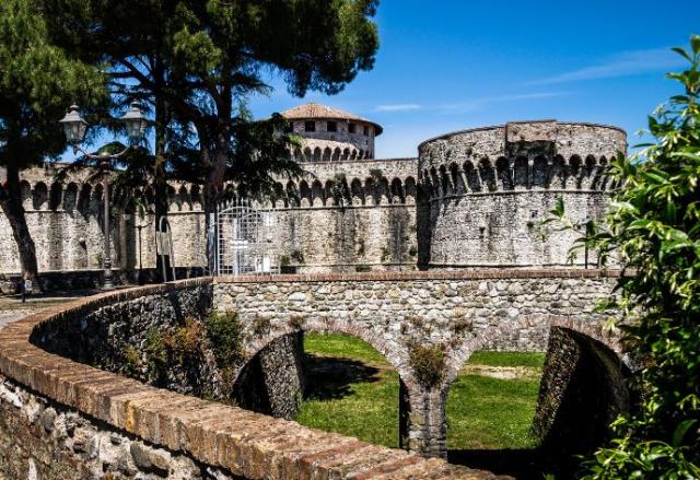 Sarzana liegt auf der Via Francigena. Und diesen Weg haben wir erlaufen. Mehr Infos siehe Home Page