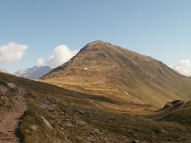 Maighels Hütte mit Pizzo Gavradi