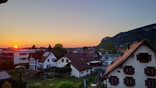 die Sonne geht unter als wir im Hotelzimmer zurückkehren. Wir sind gespannt was der morgige Tag bringen wird