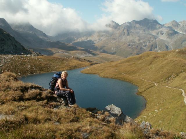 Mäusi vor einem schönem Bergsee