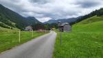 ...erreichen wir die kleine schindelgedeckte Kapelle auf der Höflealpe