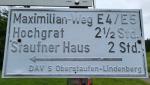 ein seltener Wegweiser mit der Maximilianweg Beschriftung. GPS und Wanderkarten auf dem Handy unerlässlich