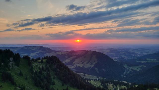 bevor wir zu Bett gingen, konnten wir noch einen schönen Sonnenuntergang geniessen